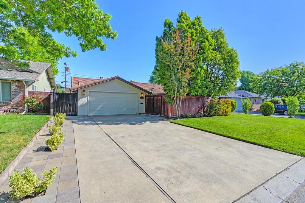 Detail Gallery Image 3 of 67 For 3413 Chenu Ave, Sacramento,  CA 95821 - 3 Beds | 2 Baths