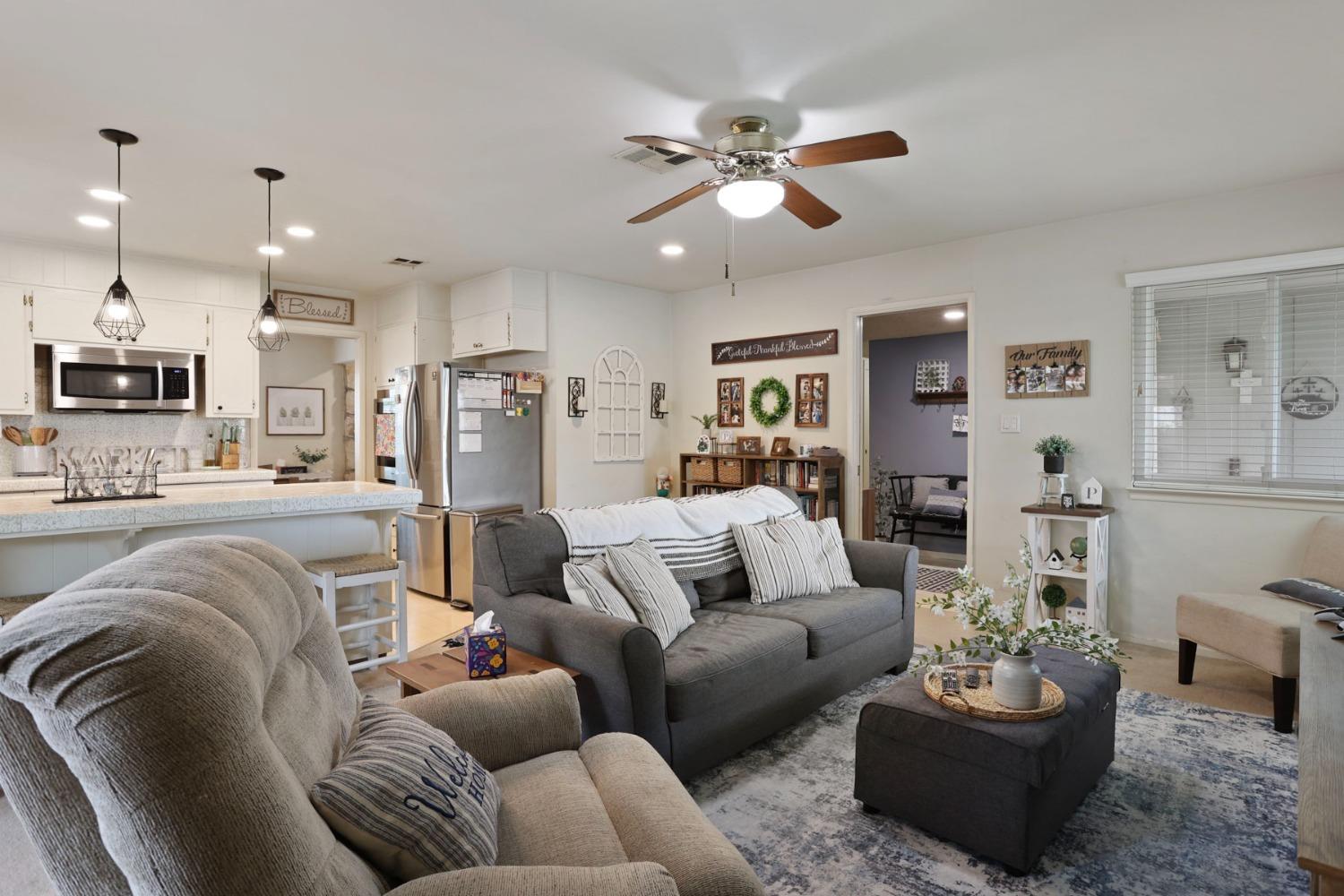 Detail Gallery Image 5 of 29 For 8039 Colonial Dr, Stockton,  CA 95209 - 3 Beds | 2 Baths