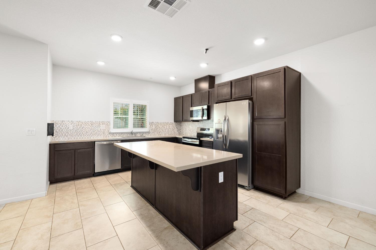 Rynders Way, Sacramento, California image 3