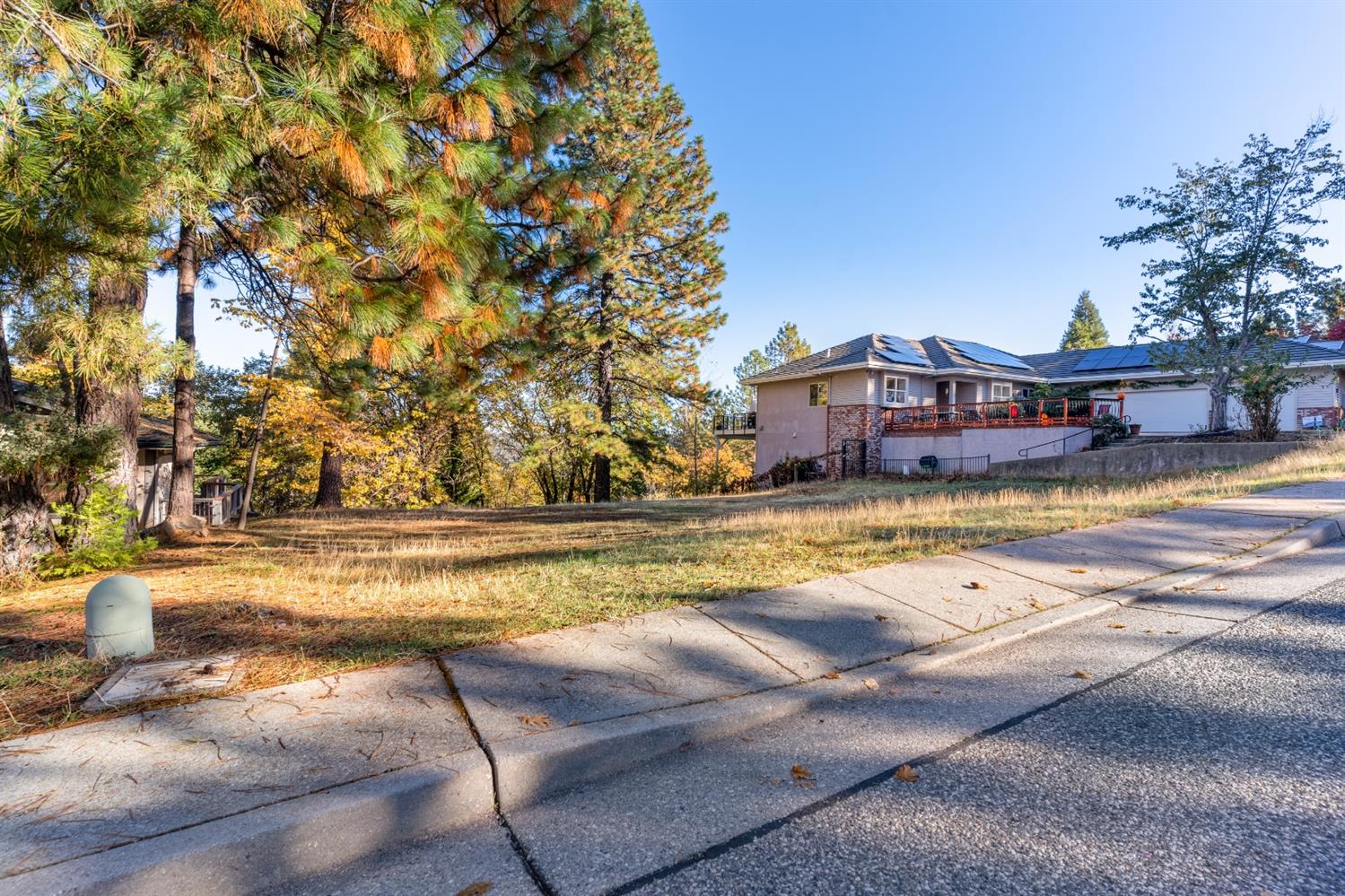 Sierra Blanca Court, Grass Valley, California image 14
