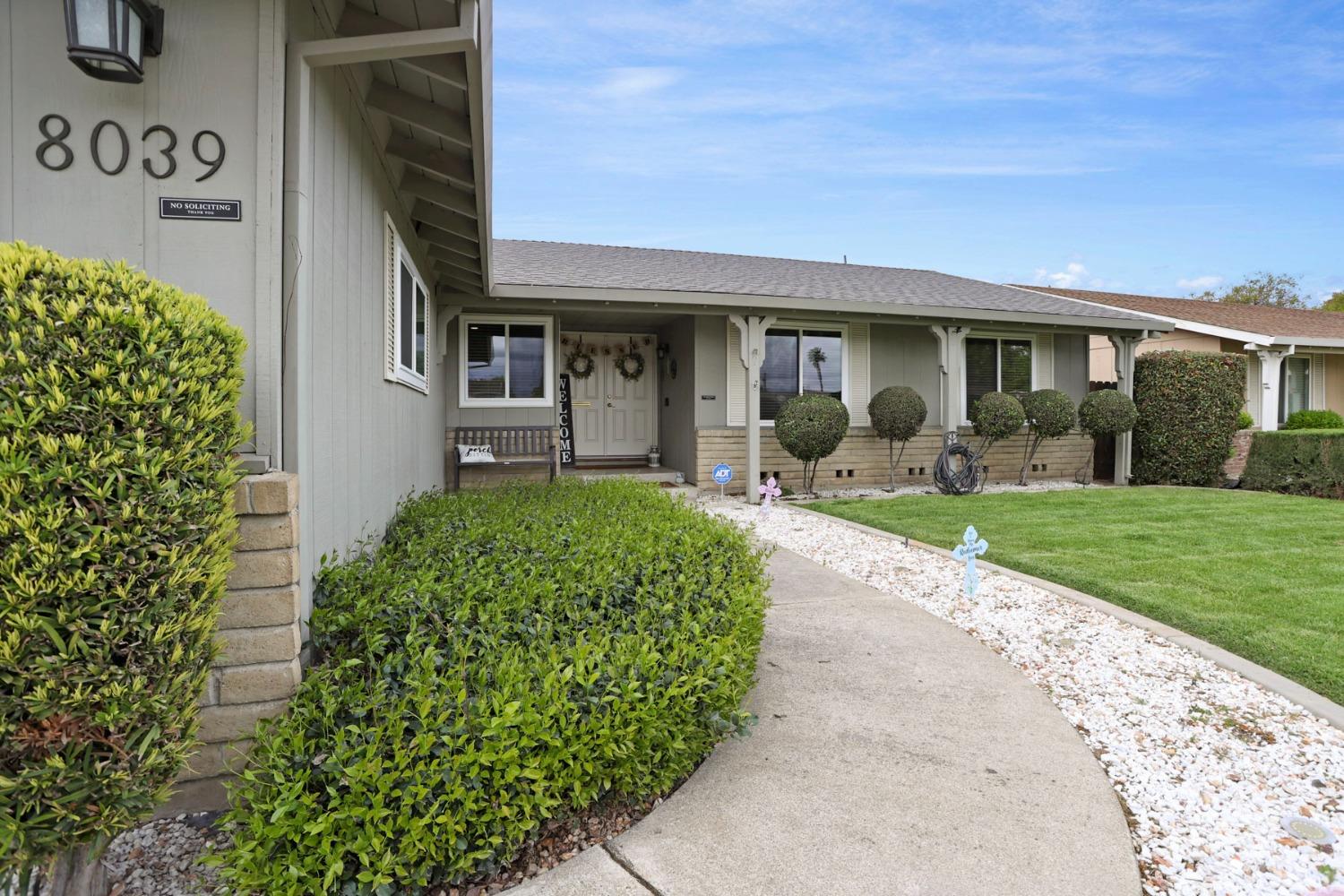 Detail Gallery Image 3 of 29 For 8039 Colonial Dr, Stockton,  CA 95209 - 3 Beds | 2 Baths