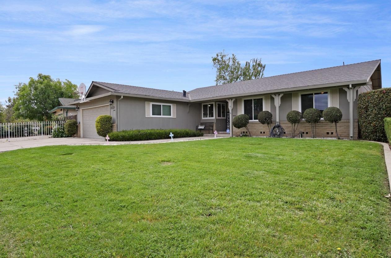 Detail Gallery Image 1 of 29 For 8039 Colonial Dr, Stockton,  CA 95209 - 3 Beds | 2 Baths
