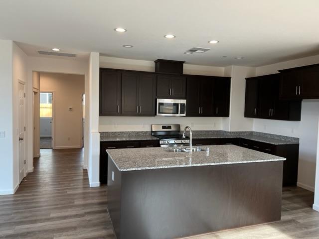 Detail Gallery Image 4 of 7 For 1000 Souza Ct, Newman,  CA 95360 - 4 Beds | 2 Baths