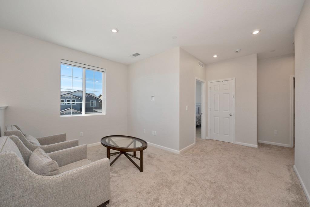 Del Seis Drive, Sacramento, California image 15