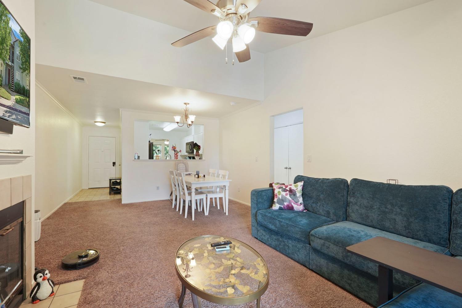 Detail Gallery Image 4 of 24 For 2400 Eilers Ln #1406,  Lodi,  CA 95242 - 2 Beds | 2 Baths
