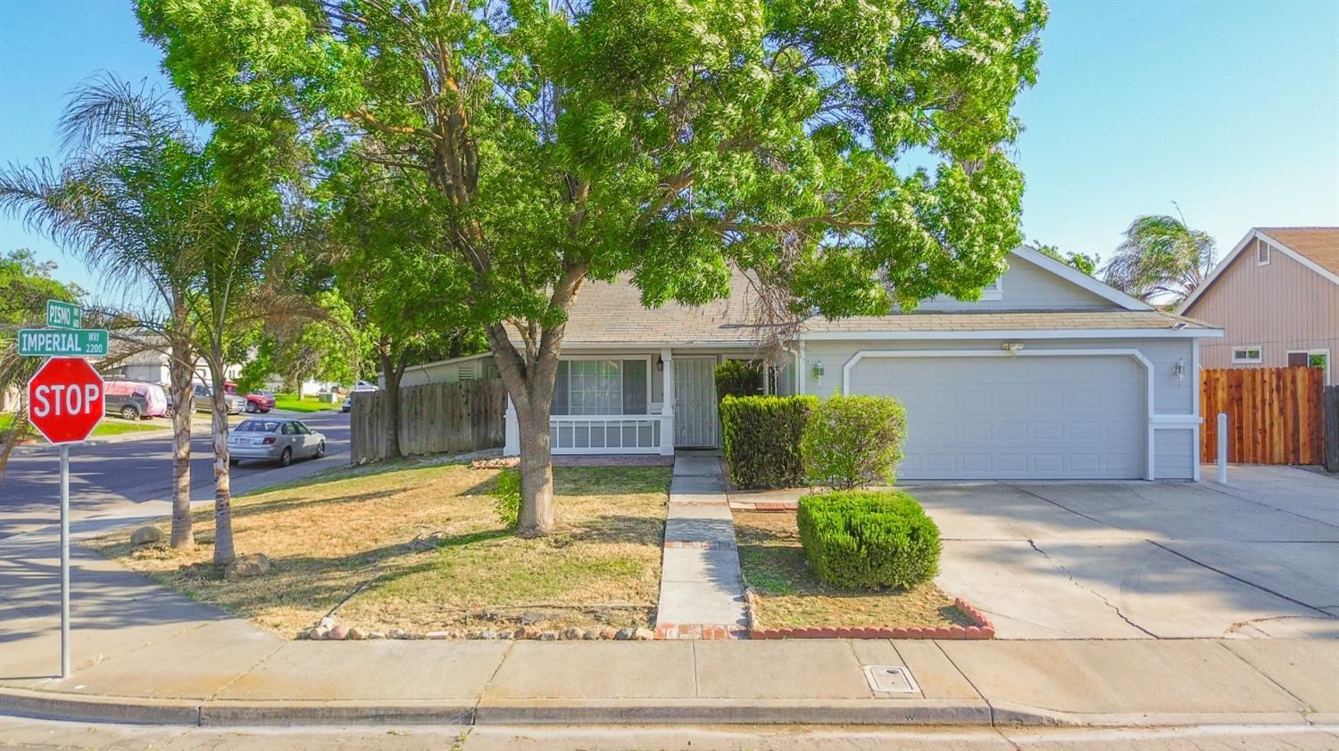 Detail Gallery Image 2 of 60 For 2267 Imperial Dr, Los Banos,  CA 93635 - 3 Beds | 2 Baths