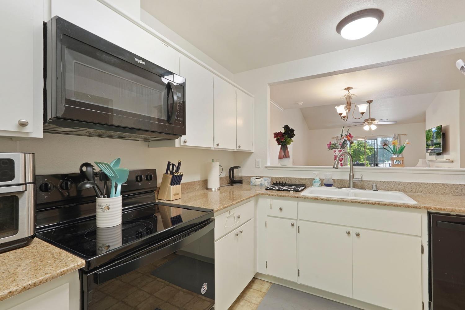 Detail Gallery Image 8 of 24 For 2400 Eilers Ln #1406,  Lodi,  CA 95242 - 2 Beds | 2 Baths