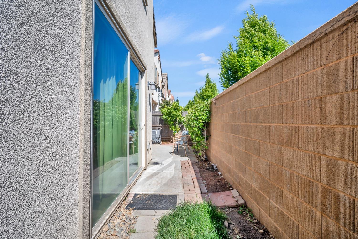 Detail Gallery Image 42 of 51 For 8960 Upbeat Way, Elk Grove,  CA 95757 - 3 Beds | 2/1 Baths