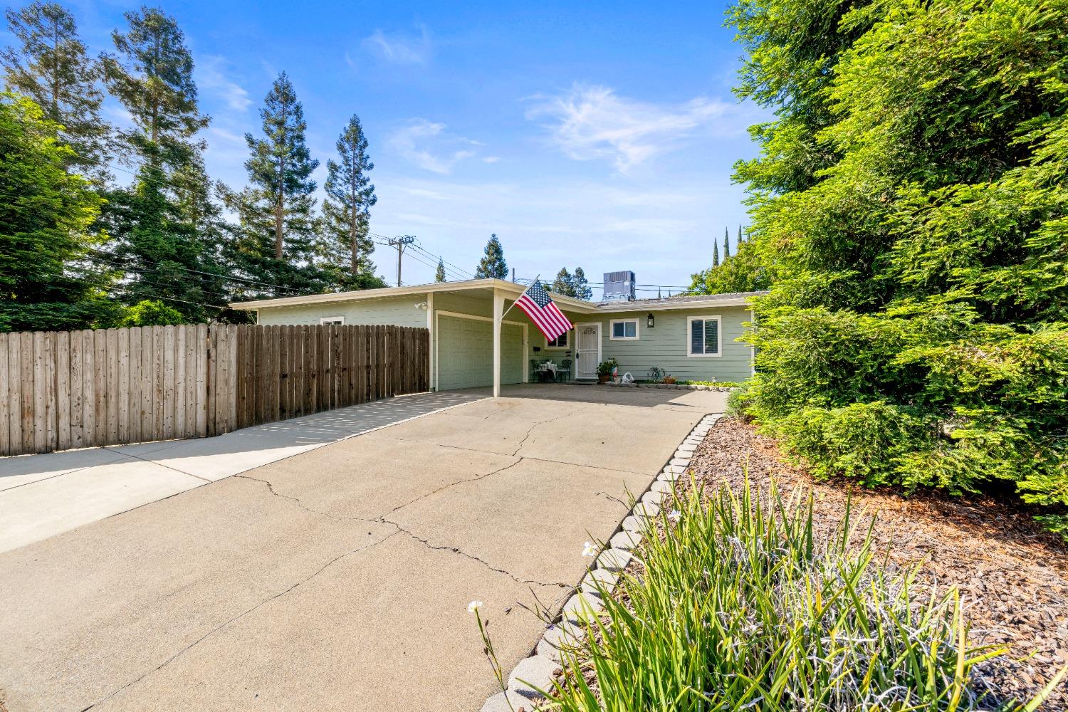 Detail Gallery Image 4 of 49 For 3701 Chamberlain Way, Carmichael,  CA 95608 - 3 Beds | 1/1 Baths