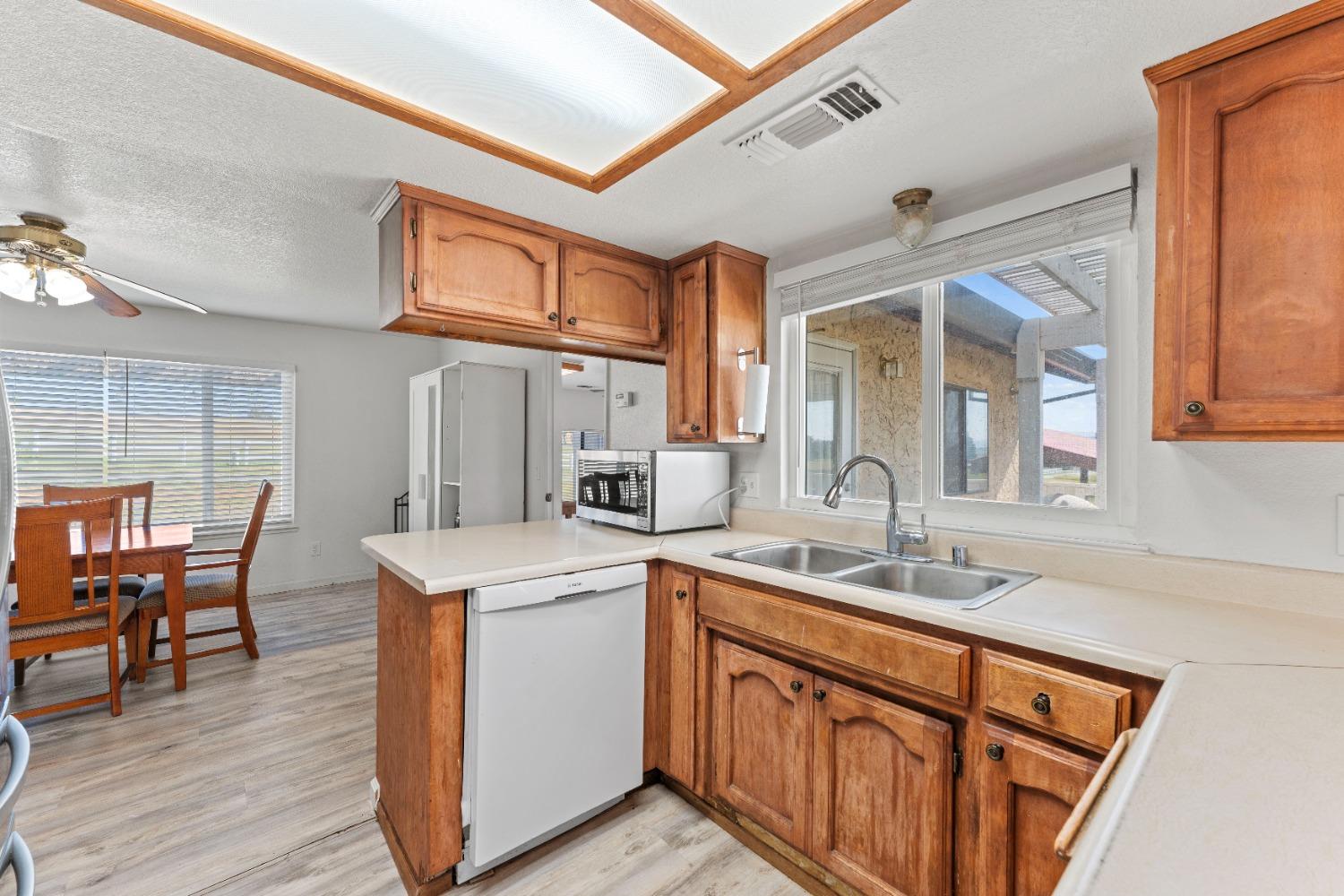 Detail Gallery Image 14 of 51 For 3218 Las Quintas Way, Marysville,  CA 95901 - 5 Beds | 2 Baths