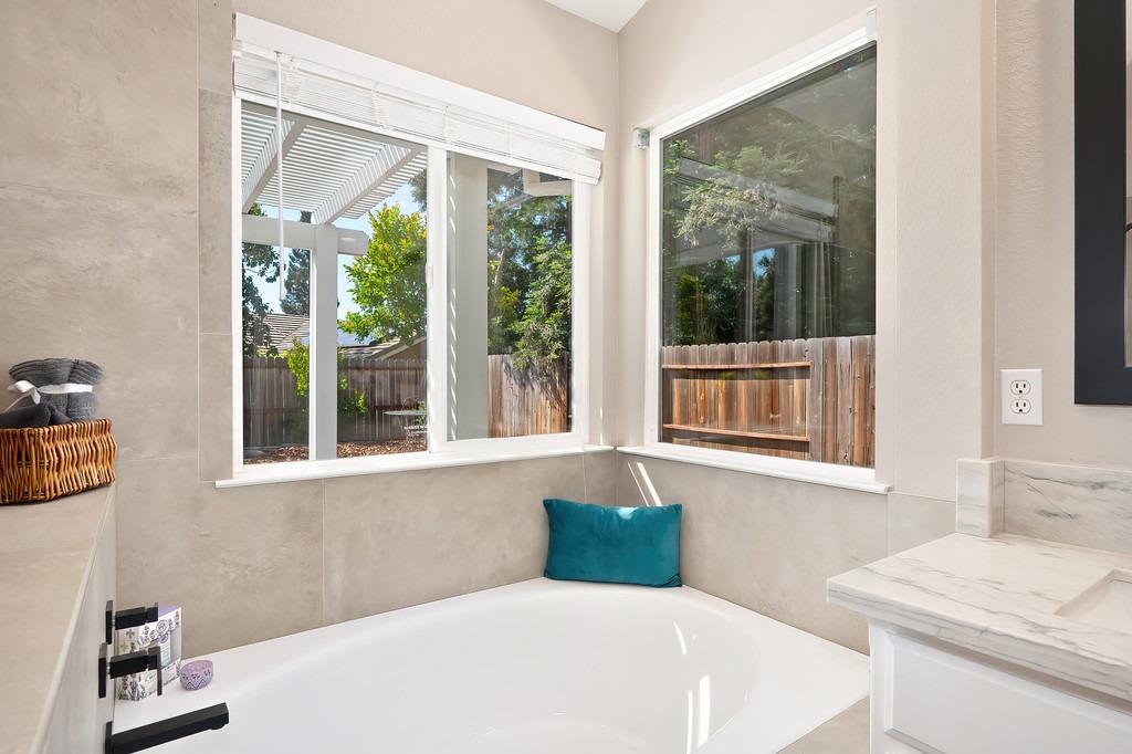 Detail Gallery Image 20 of 39 For 7316 Leyenda Ct, Rancho Murieta,  CA 95683 - 3 Beds | 2 Baths