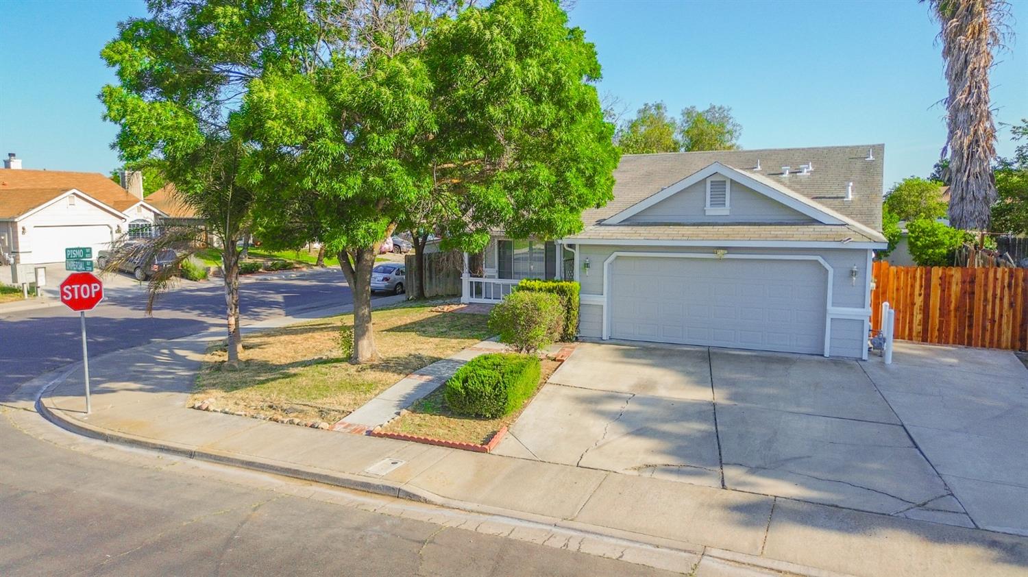 Detail Gallery Image 4 of 60 For 2267 Imperial Dr, Los Banos,  CA 93635 - 3 Beds | 2 Baths