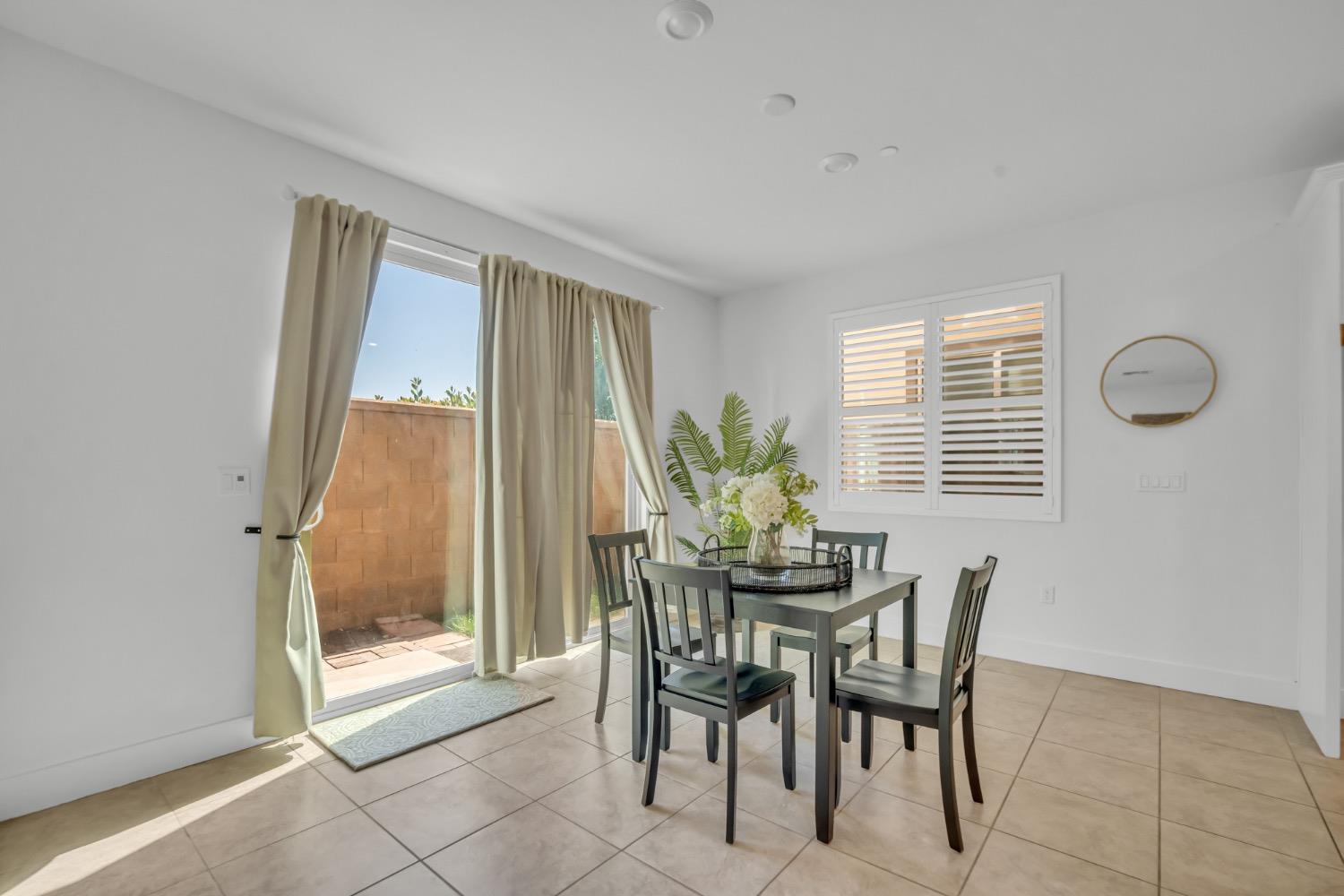 Detail Gallery Image 20 of 51 For 8960 Upbeat Way, Elk Grove,  CA 95757 - 3 Beds | 2/1 Baths