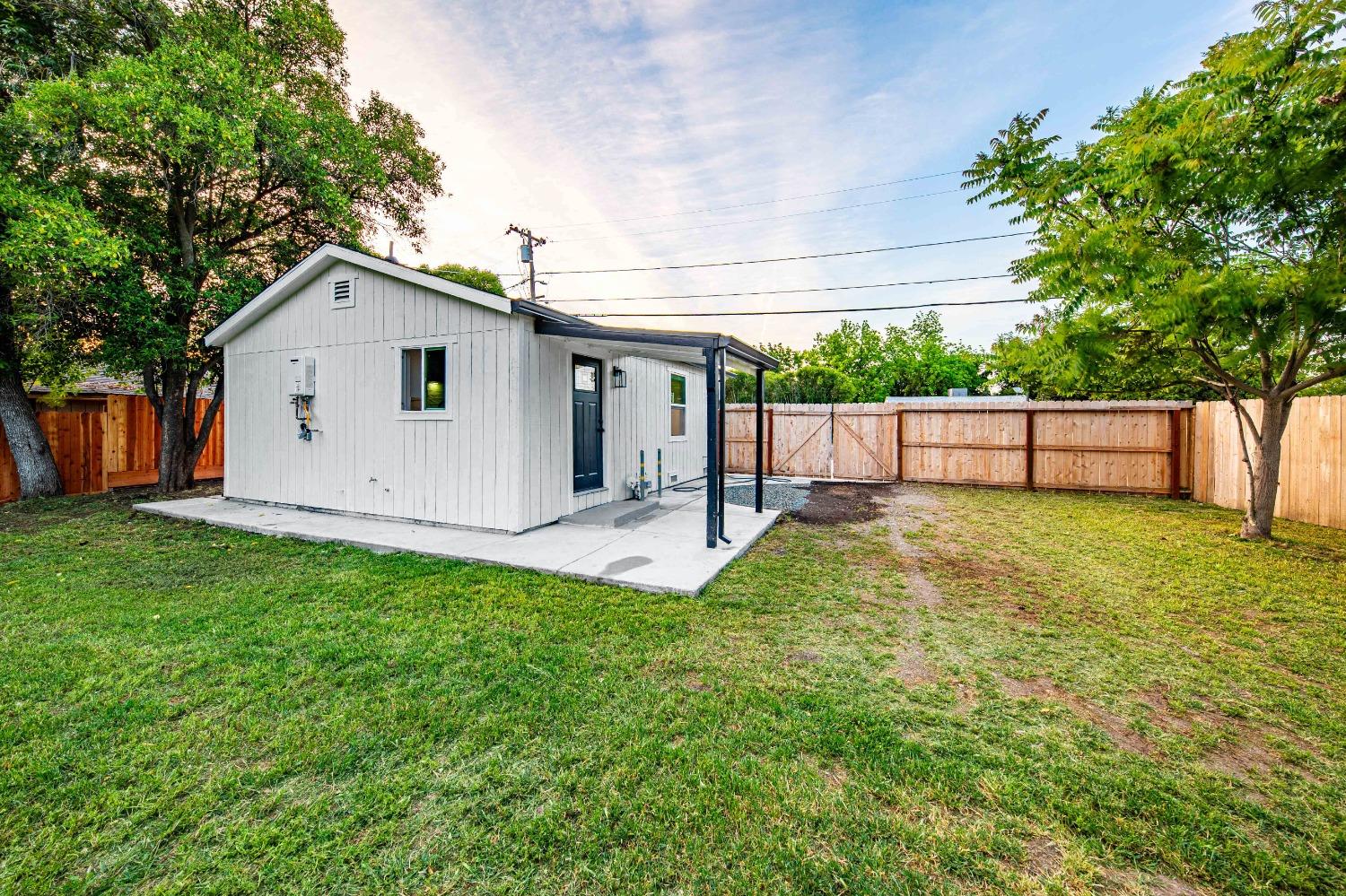 Section Avenue, Stockton, California image 30