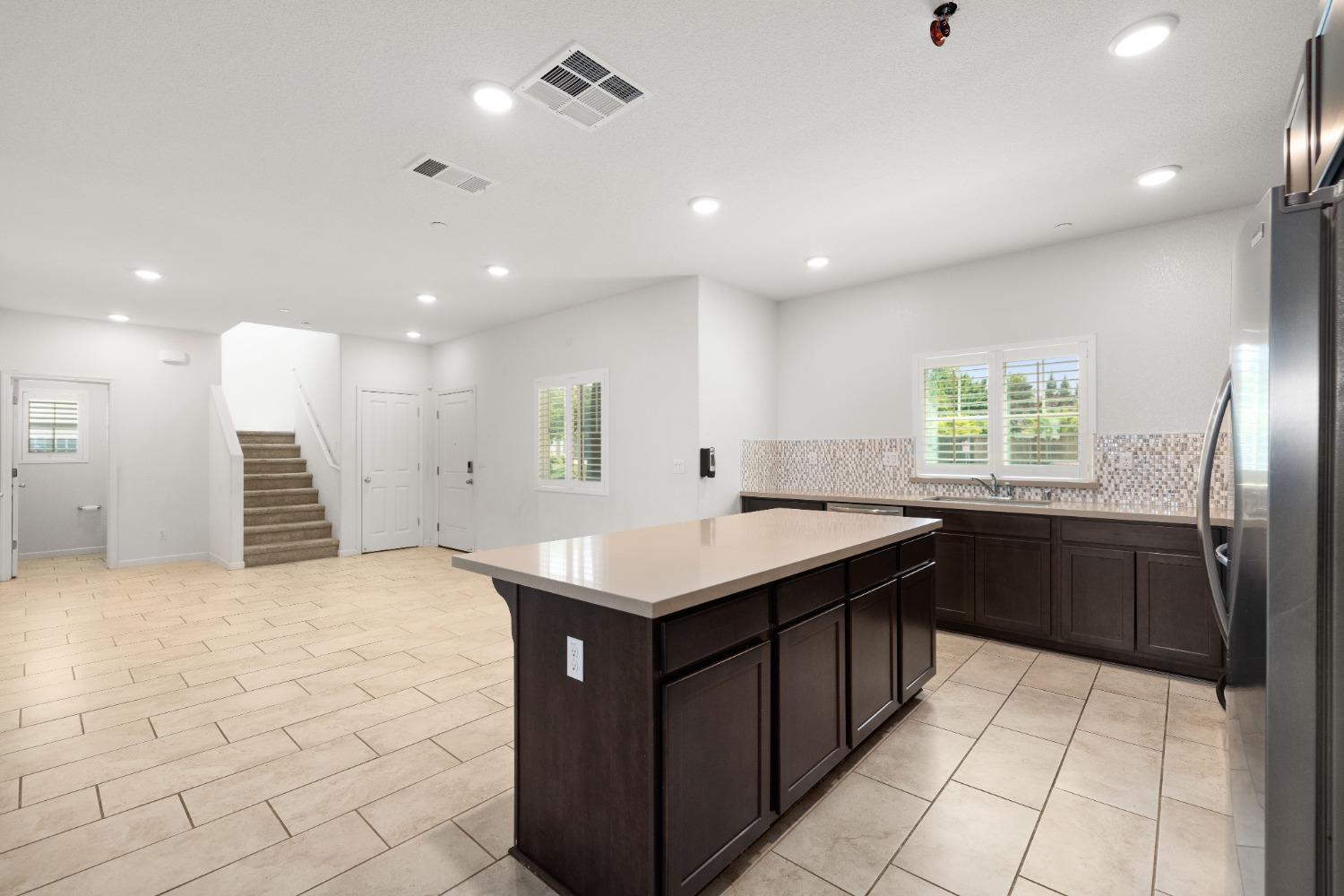 Rynders Way, Sacramento, California image 4