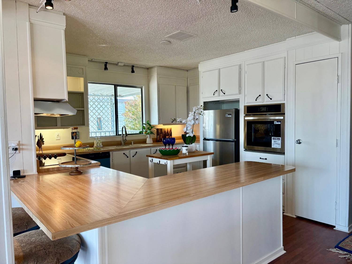 Detail Gallery Image 2 of 26 For 4319 Oakwood St, Rocklin,  CA 95677 - 2 Beds | 2 Baths