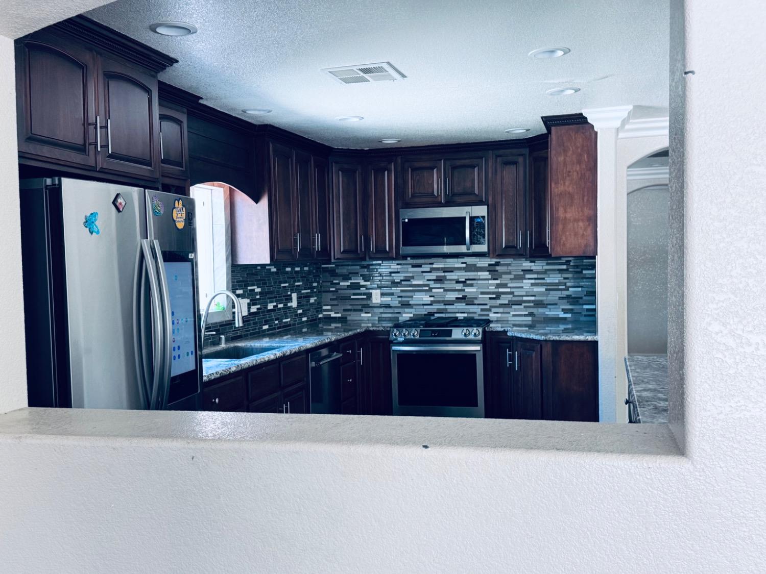Detail Gallery Image 7 of 25 For 172 N Patton Ave, Stockton,  CA 95215 - 3 Beds | 2 Baths
