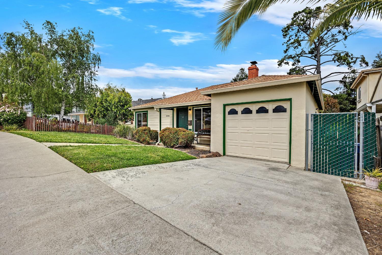 Detail Gallery Image 2 of 43 For 4436 Stanford Ave, Castro Valley,  CA 94546 - 3 Beds | 1 Baths