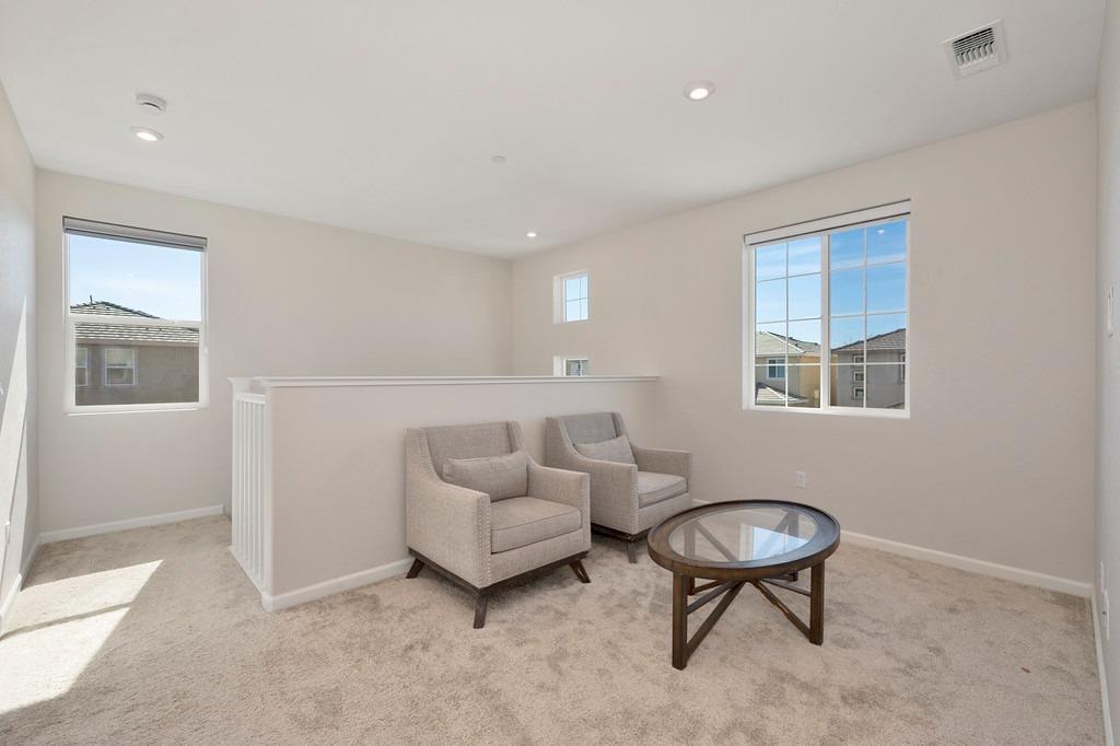 Del Seis Drive, Sacramento, California image 14
