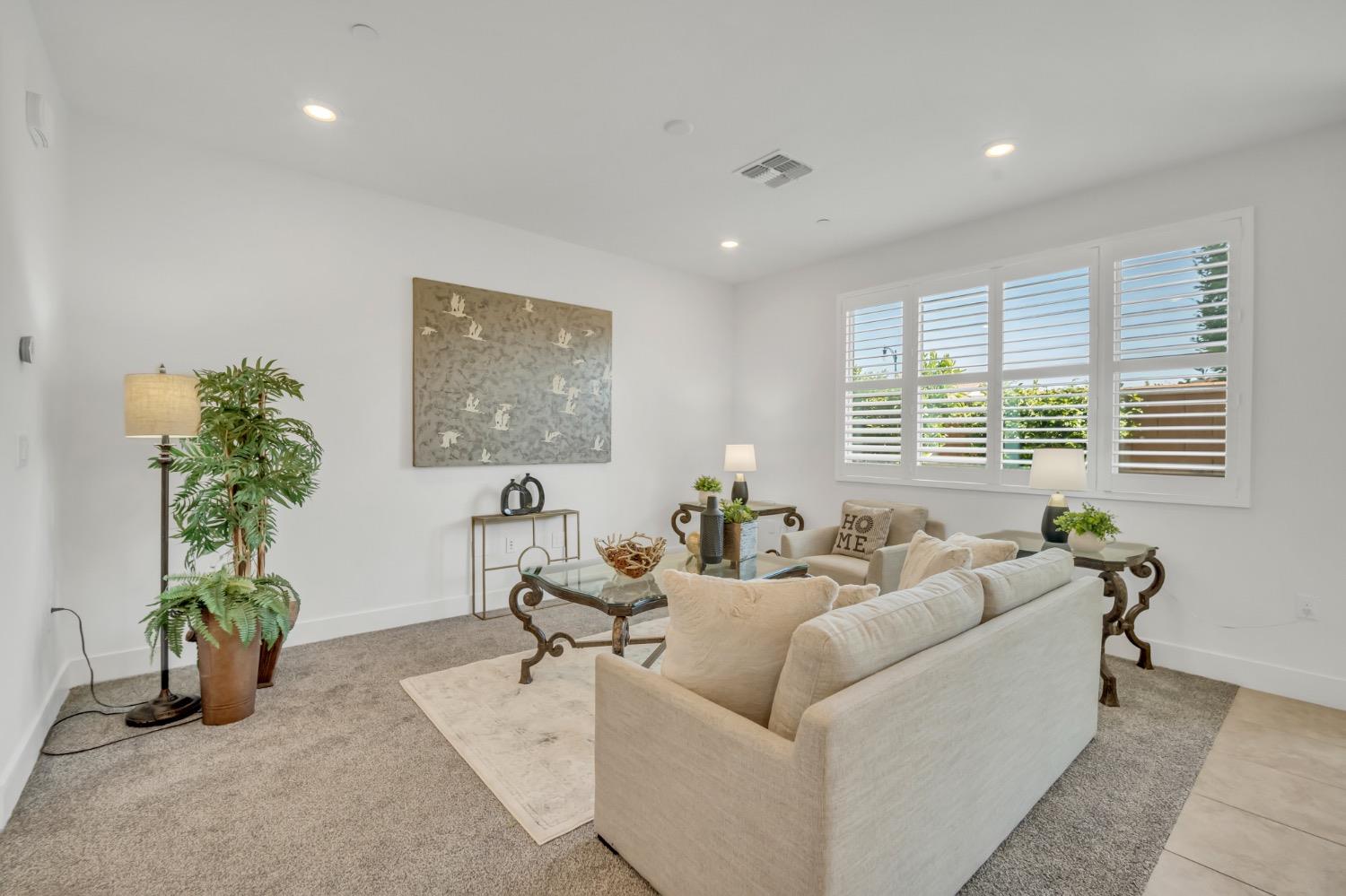 Detail Gallery Image 8 of 51 For 8960 Upbeat Way, Elk Grove,  CA 95757 - 3 Beds | 2/1 Baths