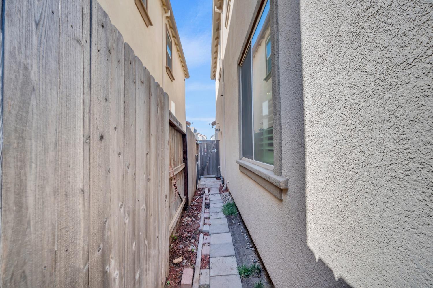 Detail Gallery Image 43 of 51 For 8960 Upbeat Way, Elk Grove,  CA 95757 - 3 Beds | 2/1 Baths