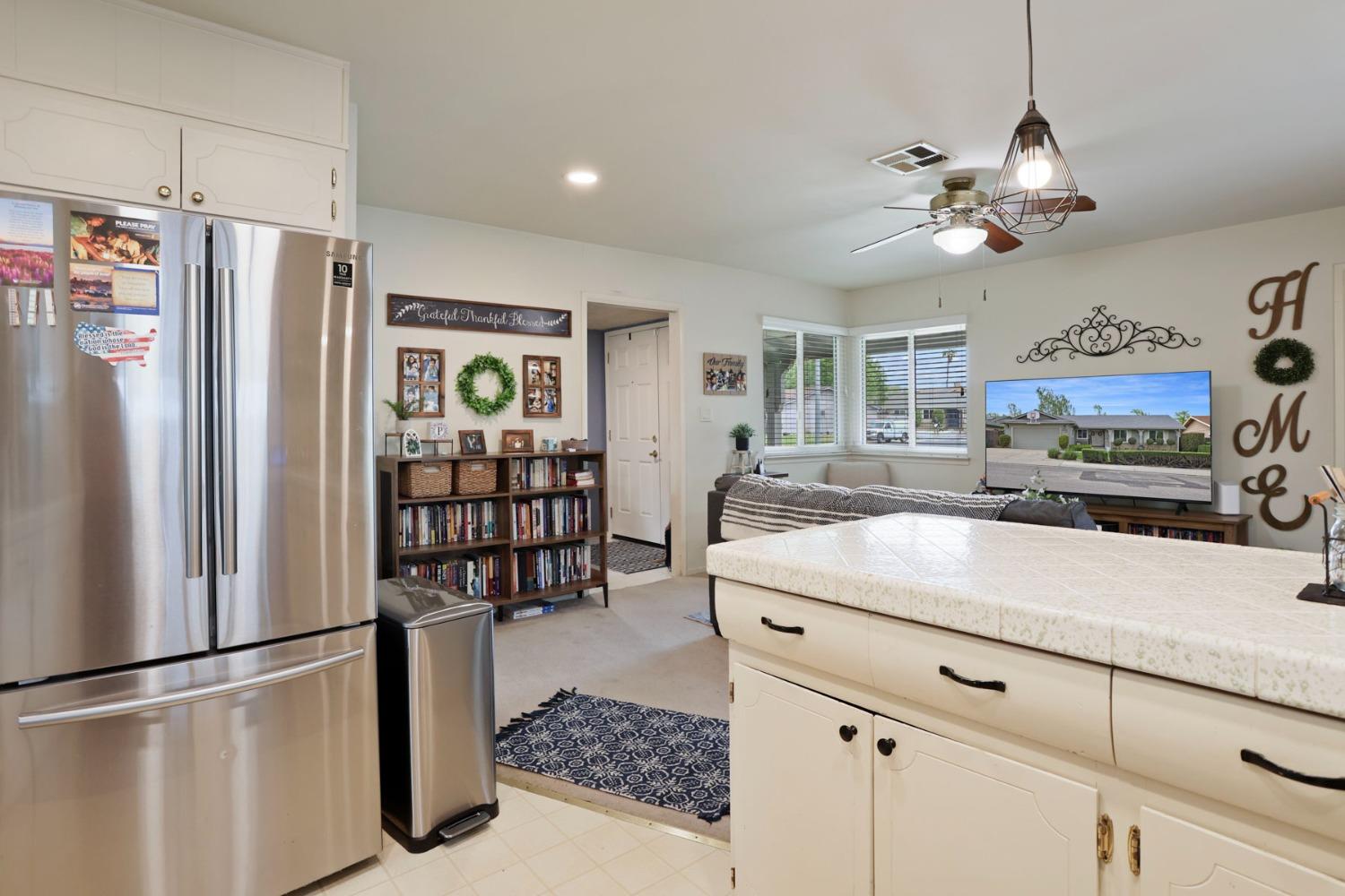 Detail Gallery Image 10 of 29 For 8039 Colonial Dr, Stockton,  CA 95209 - 3 Beds | 2 Baths