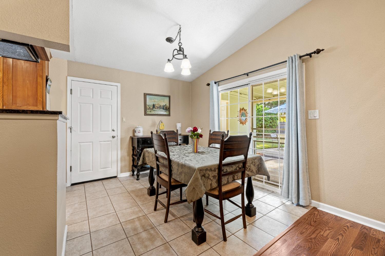 Detail Gallery Image 16 of 49 For 3701 Chamberlain Way, Carmichael,  CA 95608 - 3 Beds | 1/1 Baths