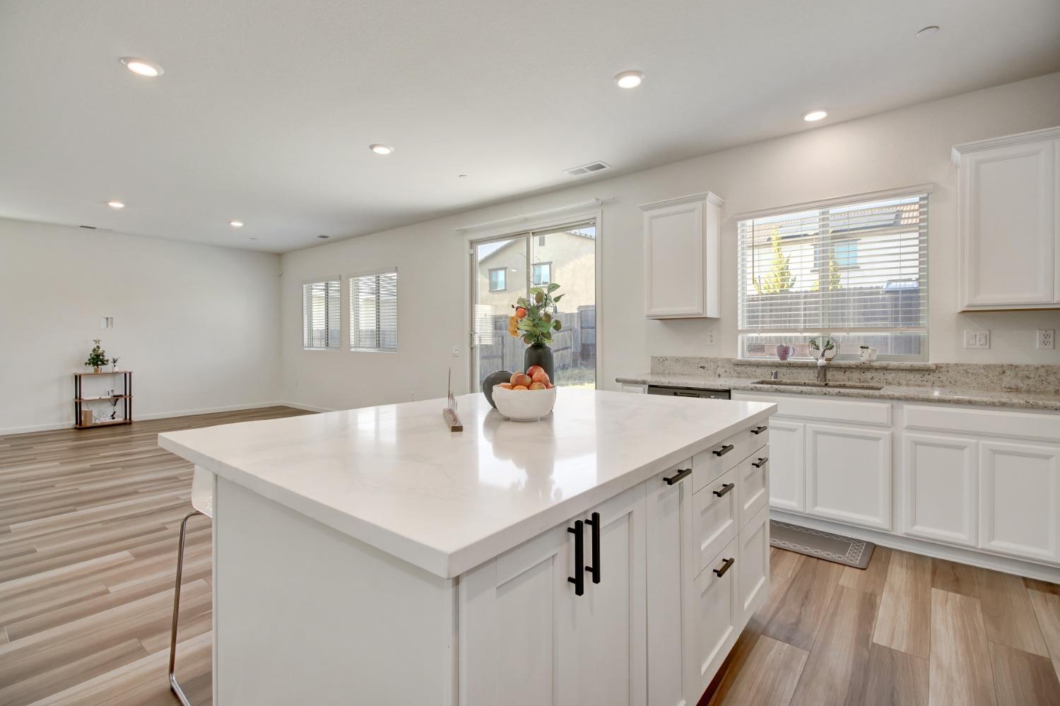 Detail Gallery Image 14 of 48 For 12759 Scholarly Way, Rancho Cordova,  CA 95742 - 4 Beds | 3 Baths