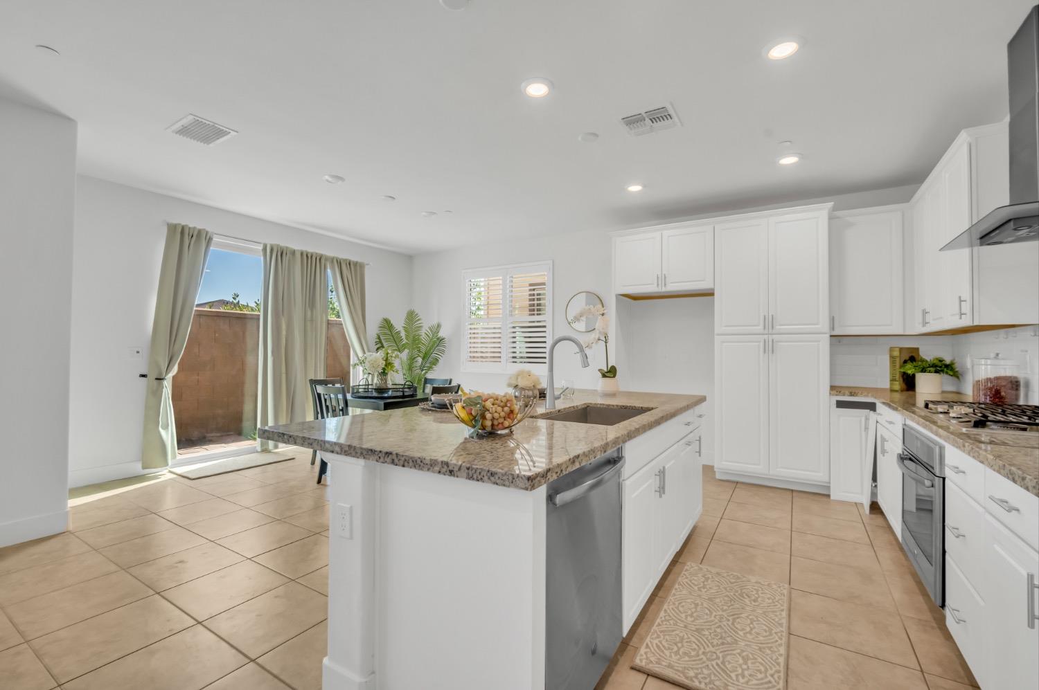 Detail Gallery Image 12 of 51 For 8960 Upbeat Way, Elk Grove,  CA 95757 - 3 Beds | 2/1 Baths