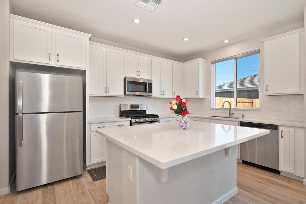 Del Seis Drive, Sacramento, California image 6