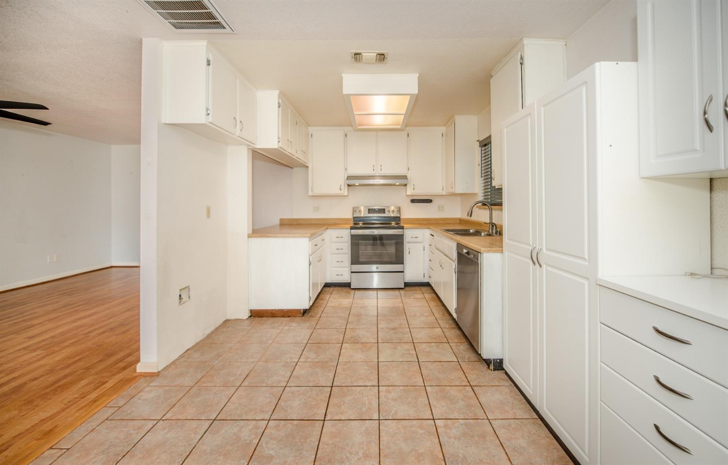 Detail Gallery Image 5 of 58 For 148 Glacier St, Woodland,  CA 95695 - 3 Beds | 2 Baths