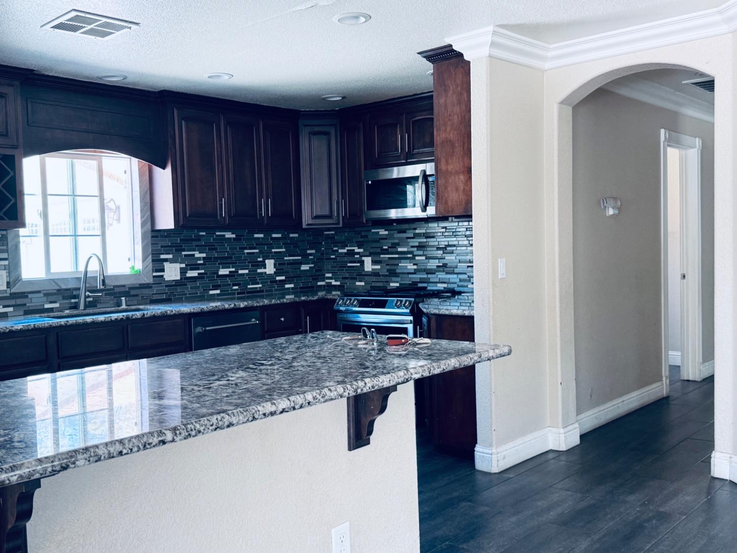 Detail Gallery Image 6 of 25 For 172 N Patton Ave, Stockton,  CA 95215 - 3 Beds | 2 Baths