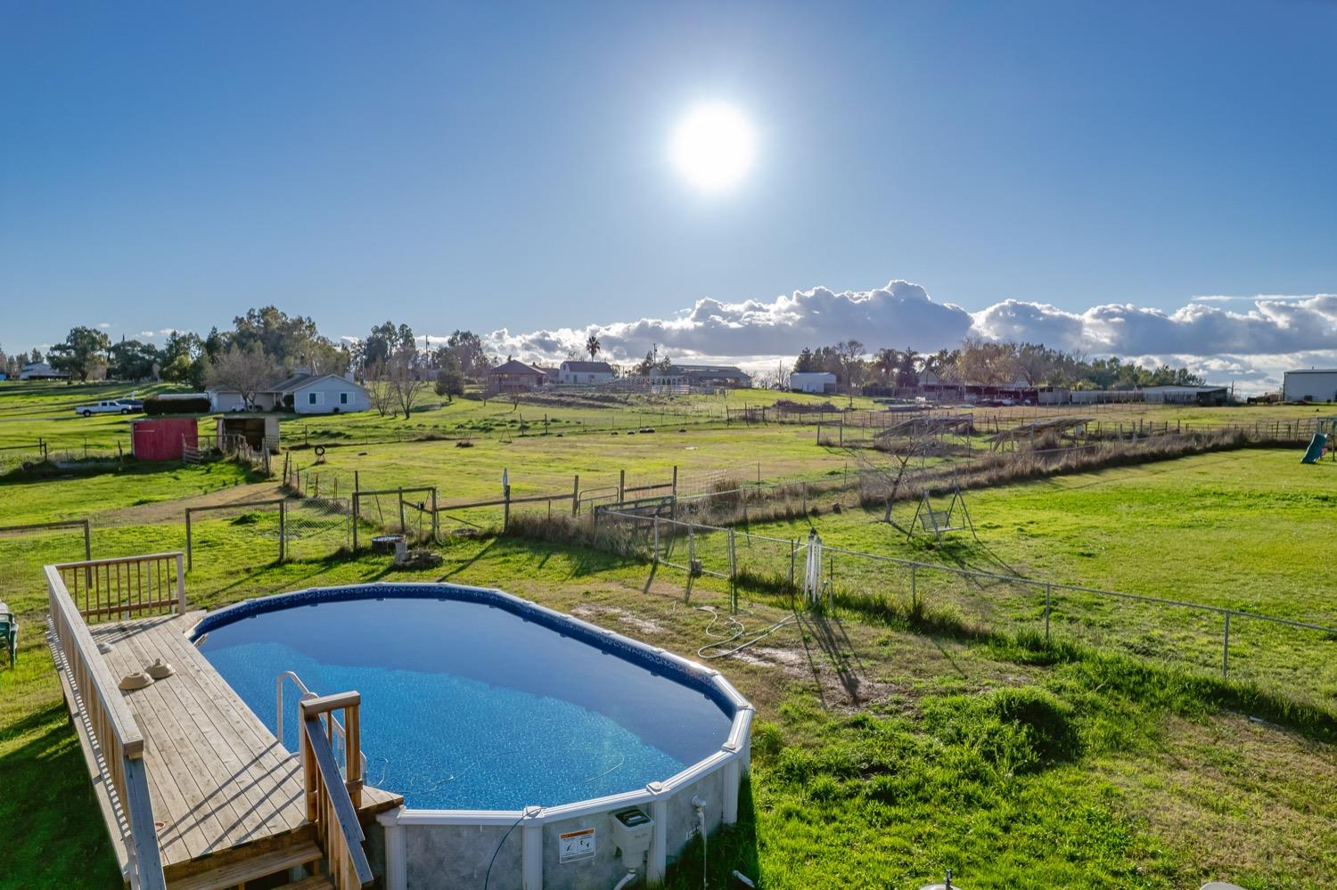 Detail Gallery Image 3 of 51 For 3218 Las Quintas Way, Marysville,  CA 95901 - 5 Beds | 2 Baths