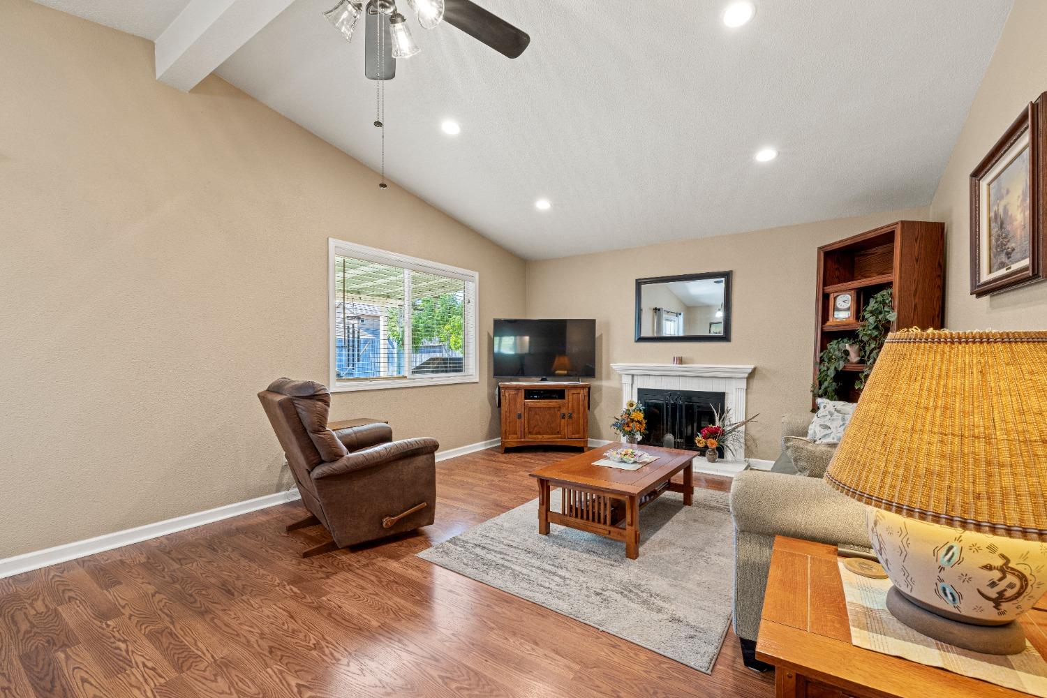 Detail Gallery Image 12 of 49 For 3701 Chamberlain Way, Carmichael,  CA 95608 - 3 Beds | 1/1 Baths
