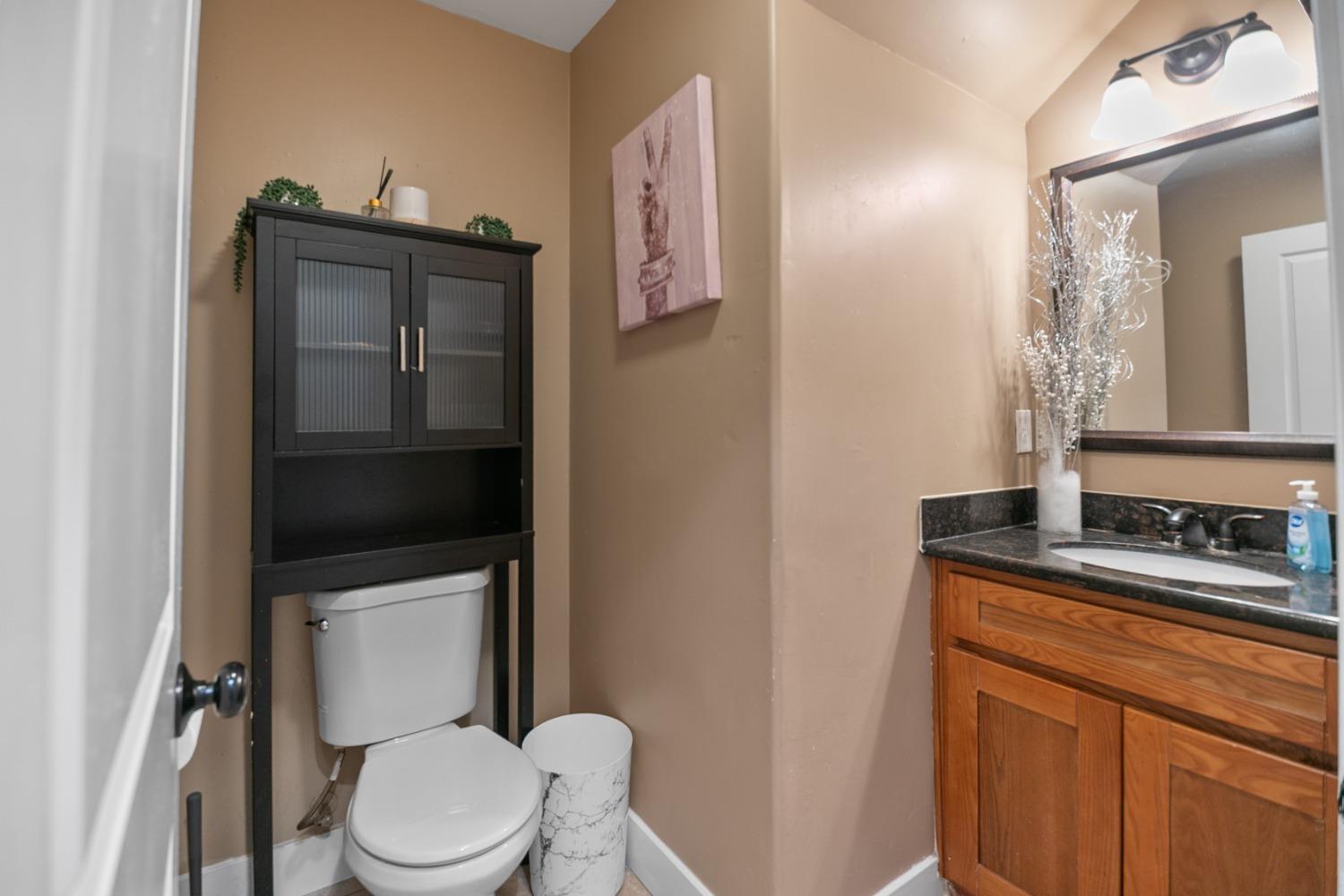 Detail Gallery Image 7 of 30 For 3879 8th Ave, Sacramento,  CA 95817 - 3 Beds | 2/1 Baths