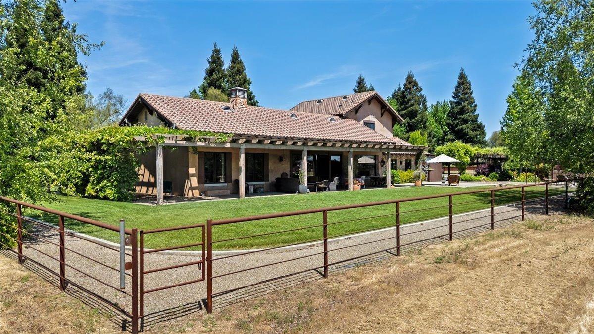Detail Gallery Image 6 of 95 For 18879 Hidden Lakes Ln, Acampo,  CA 95220 - 3 Beds | 3/2 Baths