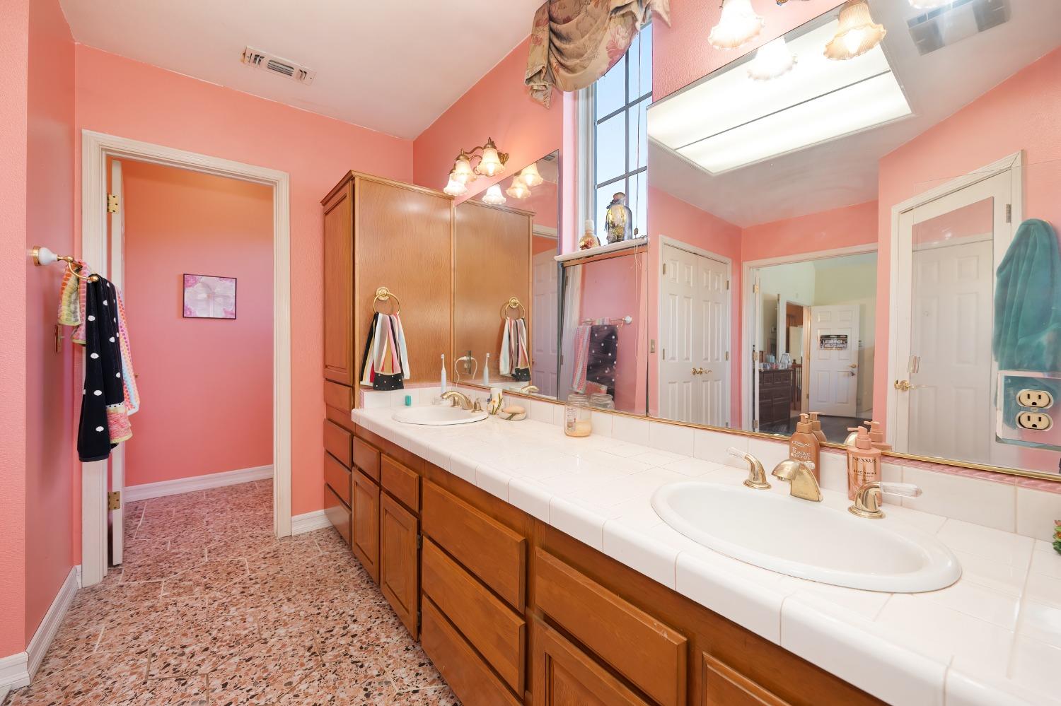 Detail Gallery Image 38 of 81 For 2601 Roundhill Cir, Placerville,  CA 95667 - 4 Beds | 3 Baths