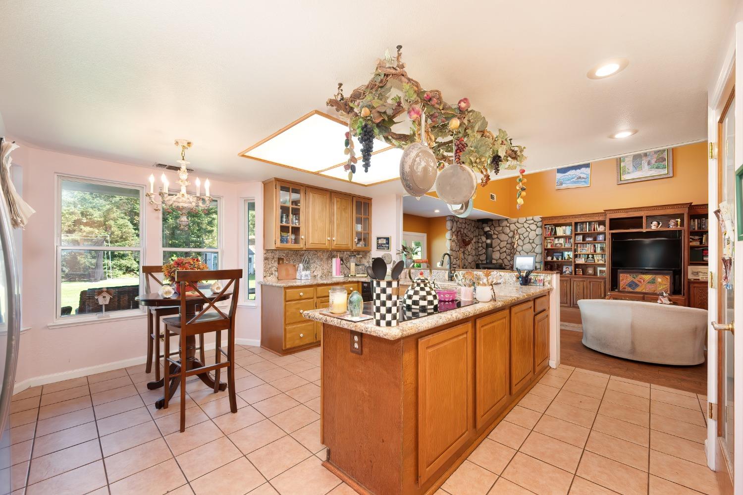 Detail Gallery Image 13 of 81 For 2601 Roundhill Cir, Placerville,  CA 95667 - 4 Beds | 3 Baths