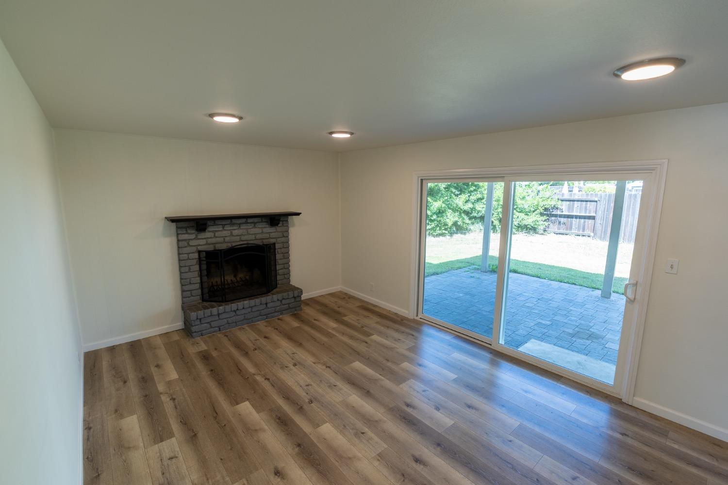 Detail Gallery Image 11 of 19 For 2200 El Cejo Cir, Rancho Cordova,  CA 95670 - 5 Beds | 2/1 Baths