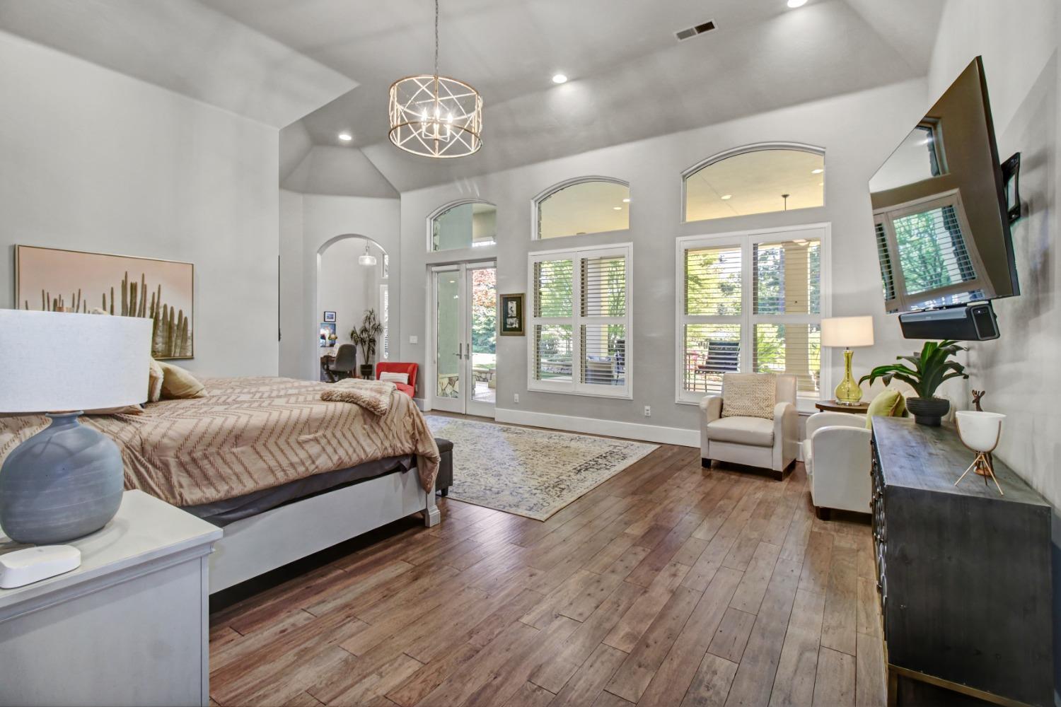 Detail Gallery Image 28 of 81 For 5011 Jardin Ln, Carmichael,  CA 95608 - 4 Beds | 4 Baths