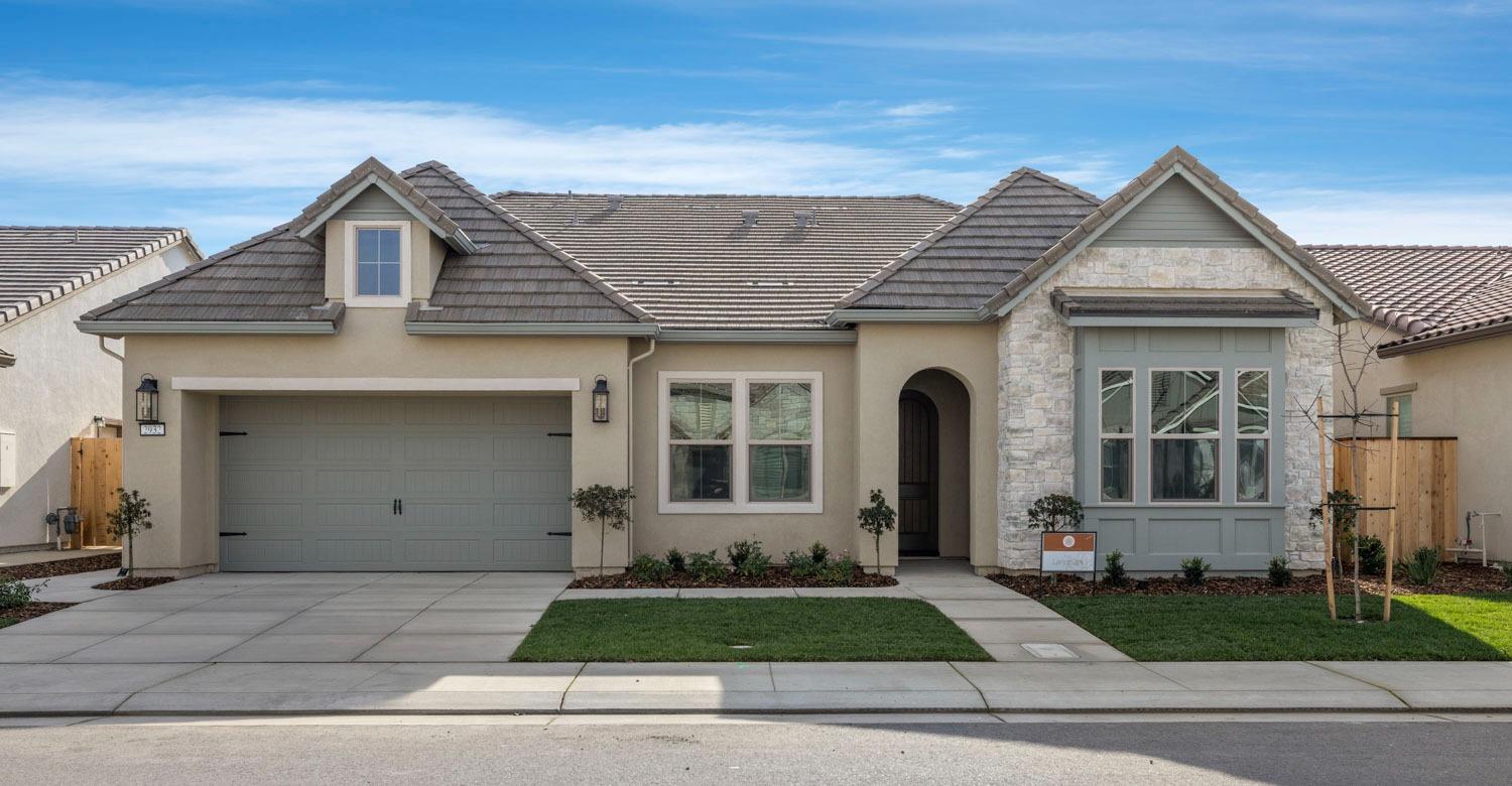 Detail Gallery Image 1 of 29 For 2932 Carrousel, Lodi,  CA 95242 - 3 Beds | 2/1 Baths