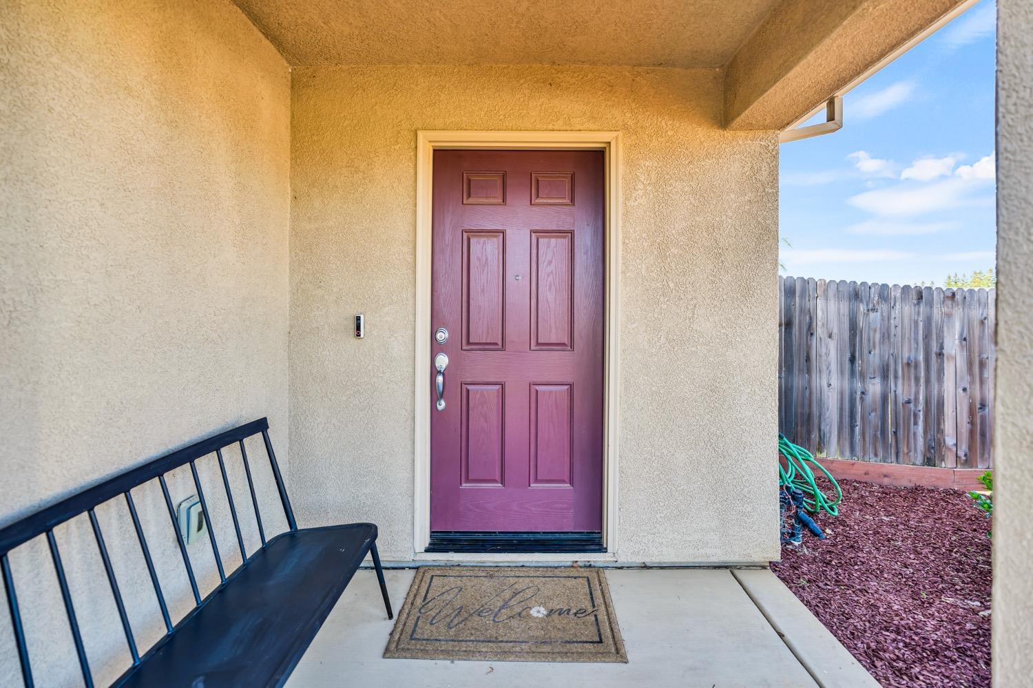 Detail Gallery Image 4 of 42 For 1096 Sierra Bluff St, Plumas Lake,  CA 95961 - 3 Beds | 2 Baths