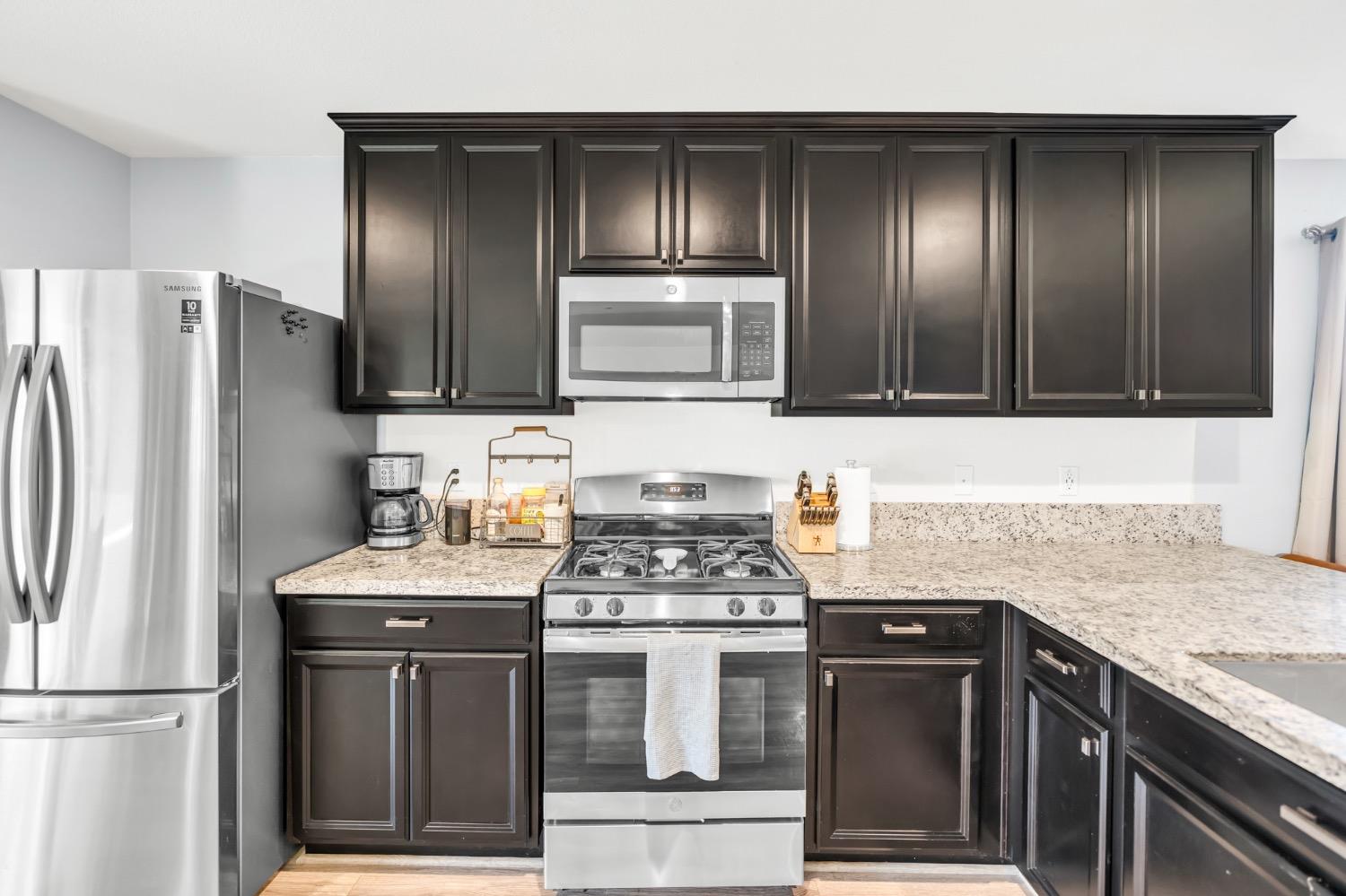 Detail Gallery Image 14 of 42 For 1096 Sierra Bluff St, Plumas Lake,  CA 95961 - 3 Beds | 2 Baths