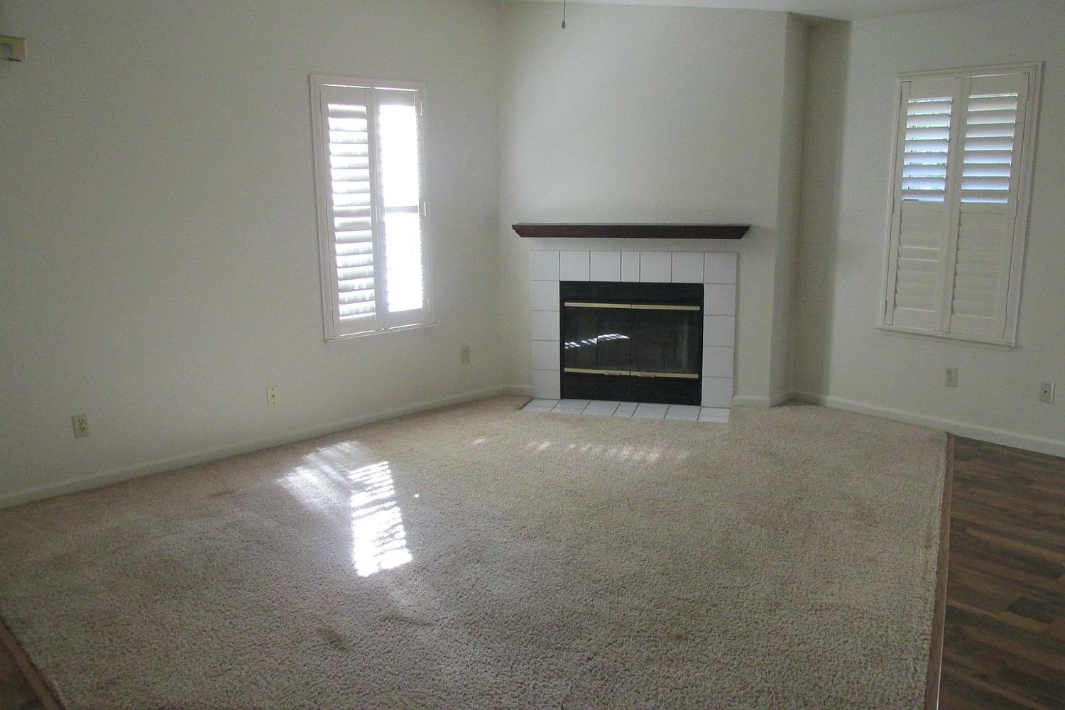 Detail Gallery Image 2 of 10 For 5920 Silver Shadow Cir, Sacramento,  CA 95823 - 3 Beds | 2 Baths