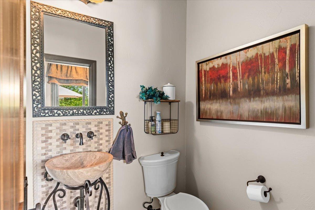 Detail Gallery Image 28 of 95 For 18879 Hidden Lakes Ln, Acampo,  CA 95220 - 3 Beds | 3/2 Baths
