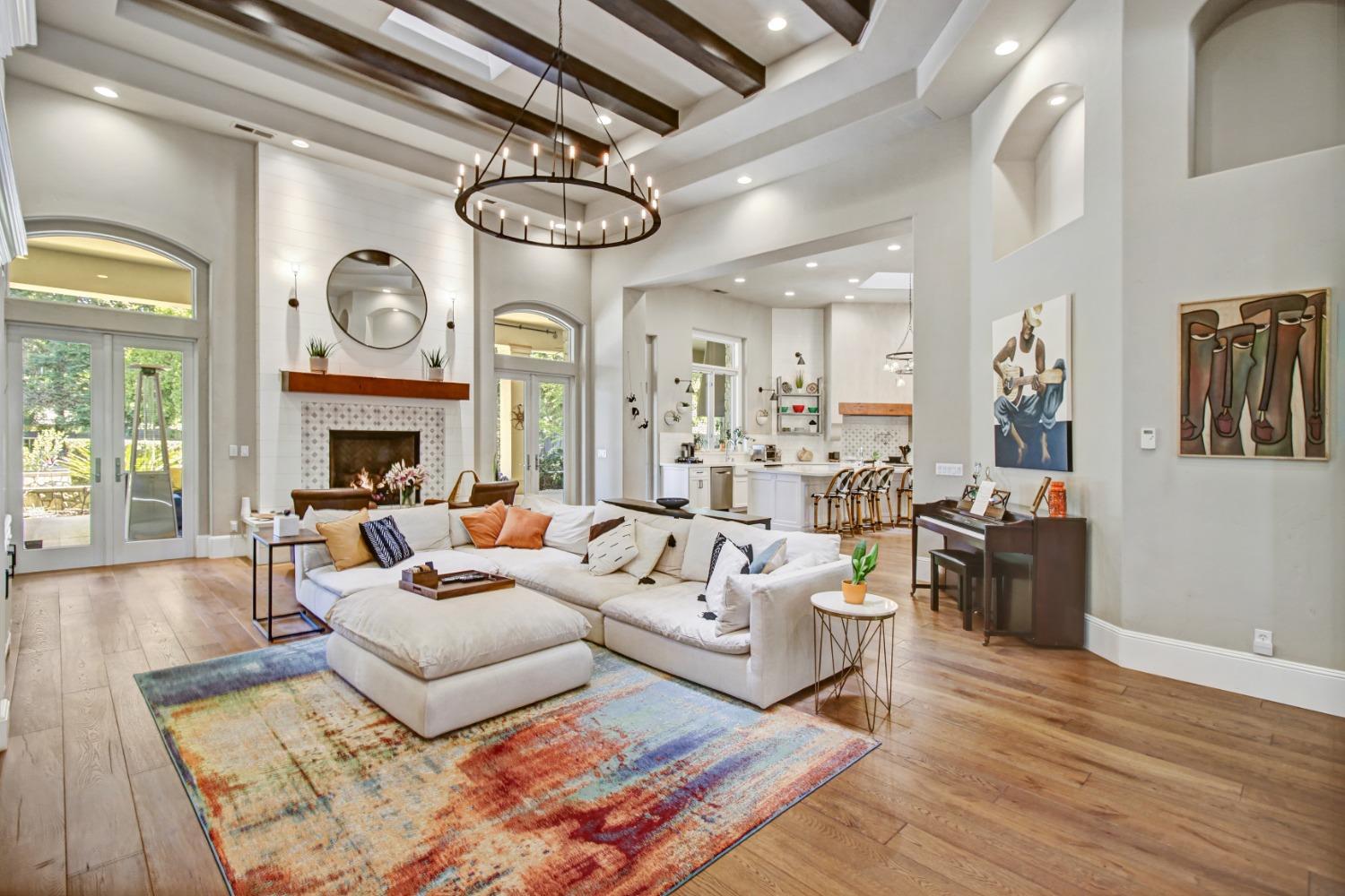 Detail Gallery Image 17 of 81 For 5011 Jardin Ln, Carmichael,  CA 95608 - 4 Beds | 4 Baths