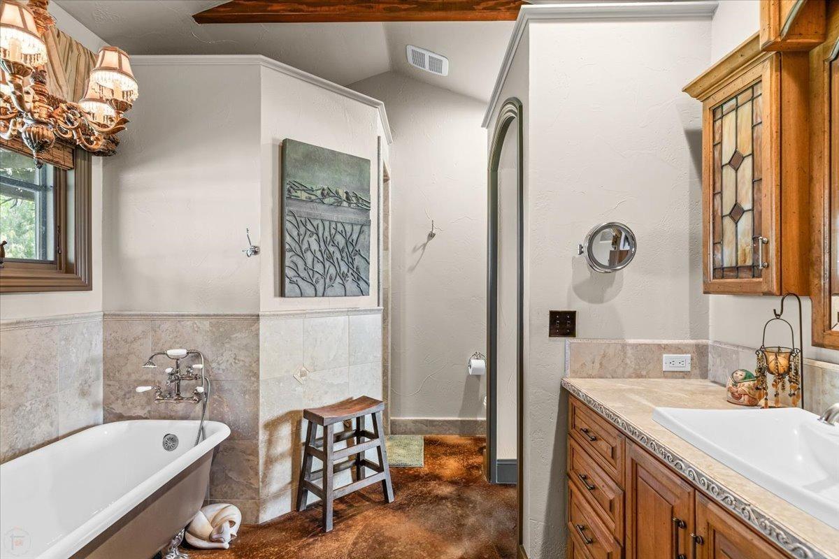 Detail Gallery Image 19 of 95 For 18879 Hidden Lakes Ln, Acampo,  CA 95220 - 3 Beds | 3/2 Baths