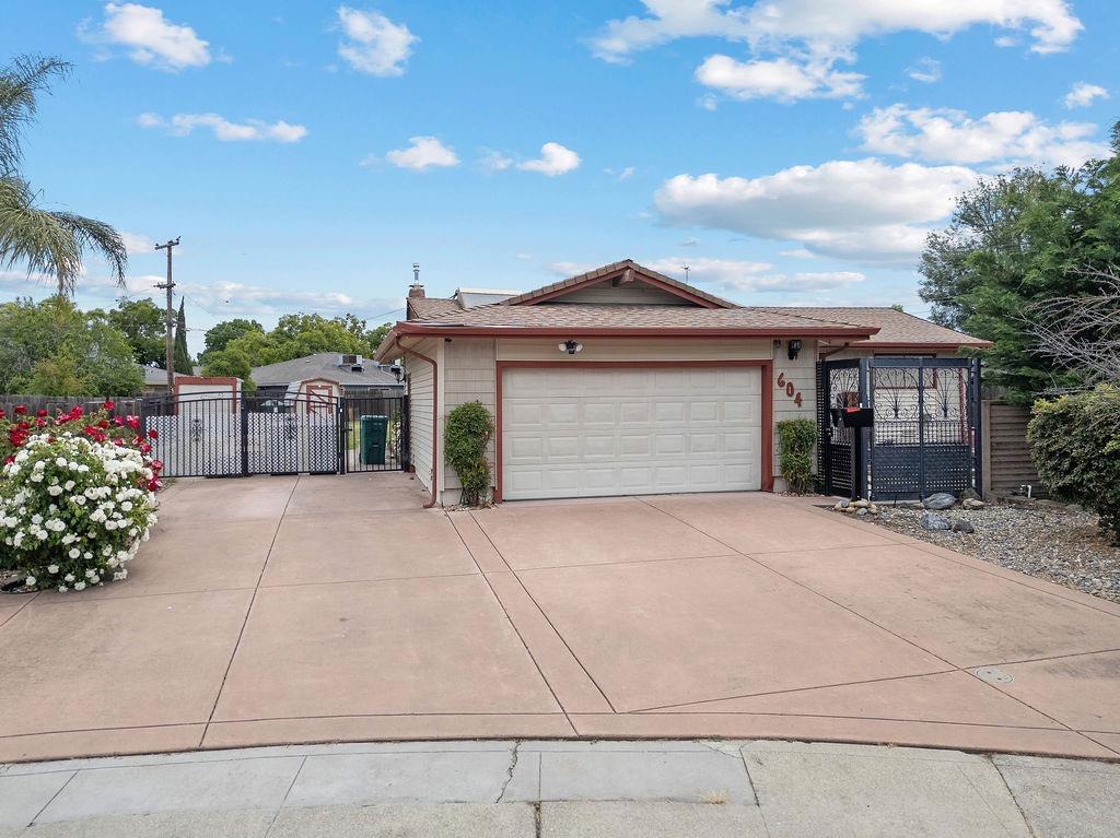 Detail Gallery Image 1 of 50 For 604 San Miguel Ave, Stockton,  CA 95210 - 3 Beds | 2 Baths