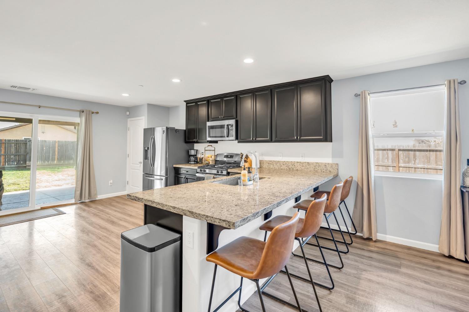 Detail Gallery Image 9 of 42 For 1096 Sierra Bluff St, Plumas Lake,  CA 95961 - 3 Beds | 2 Baths