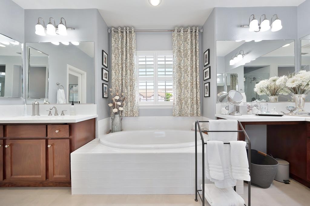 Detail Gallery Image 26 of 44 For 2425 Rockrose Cir, Roseville,  CA 95747 - 4 Beds | 3 Baths